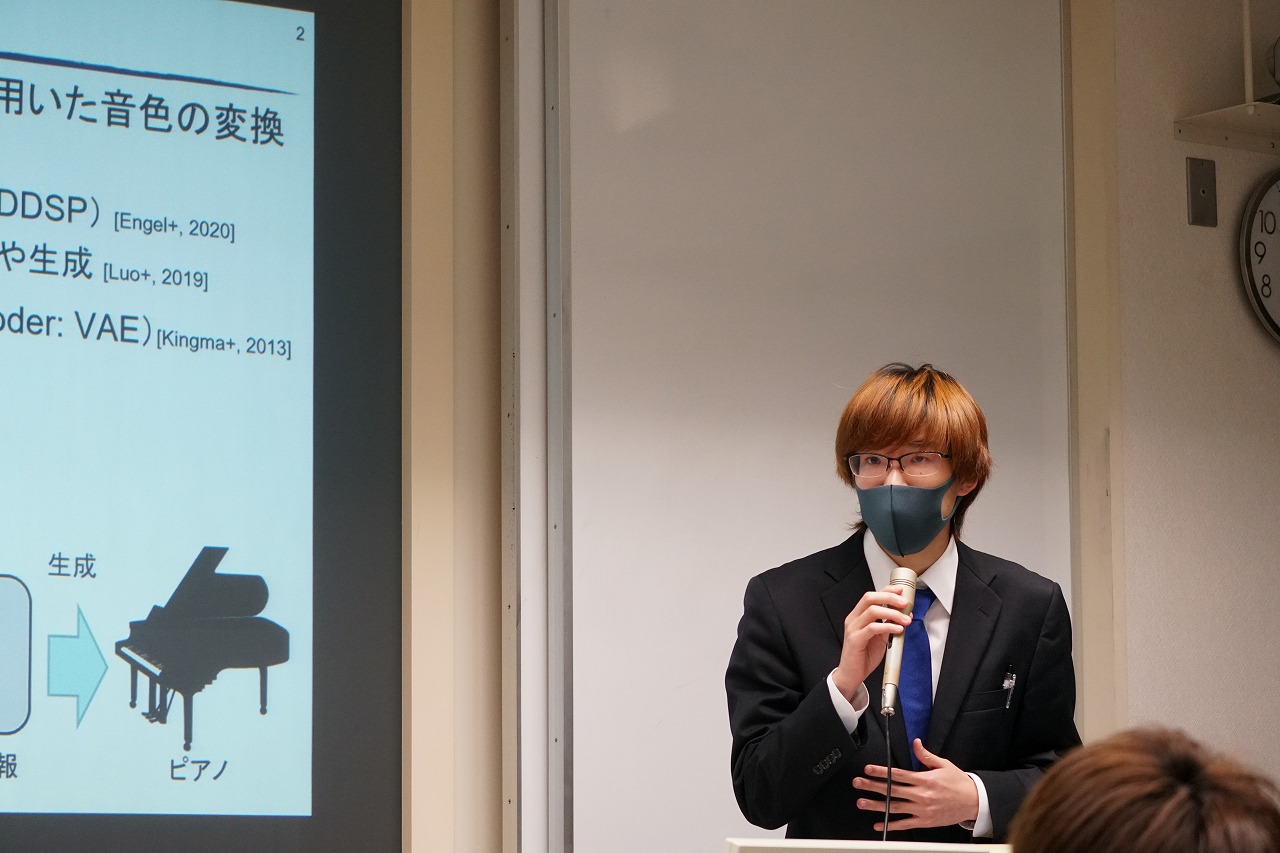 川口翔也君の発表中の写真