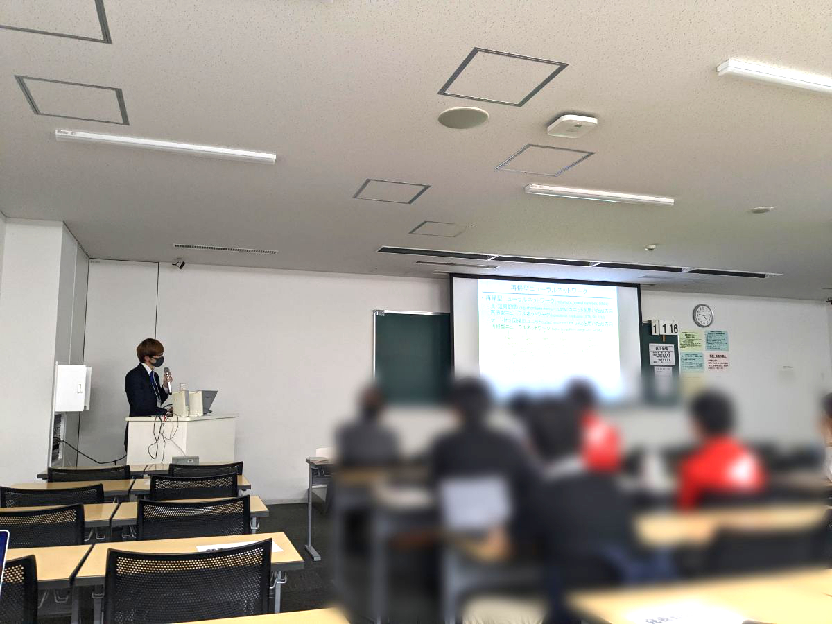川口翔也君の発表中の写真2