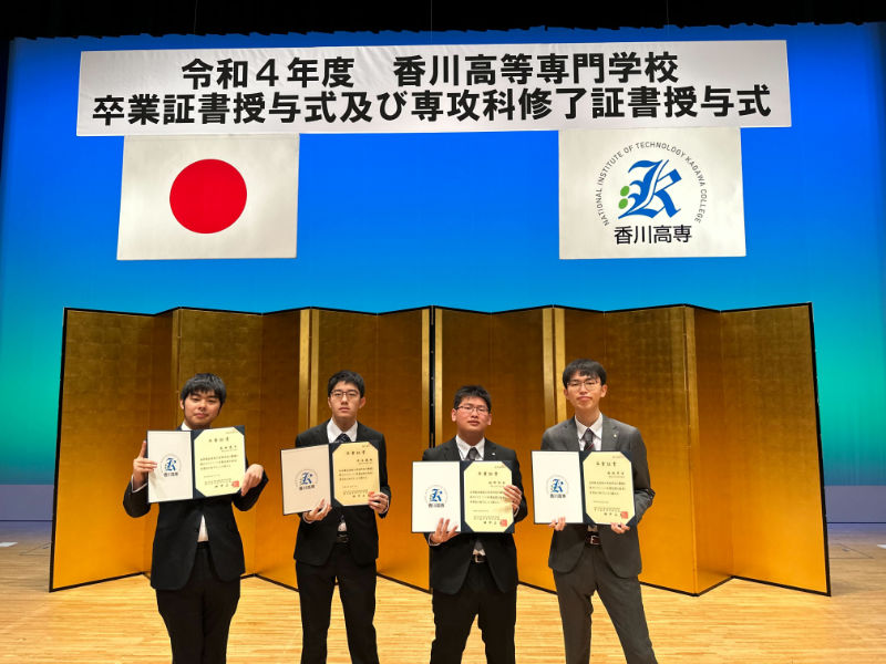 卒業式での写真