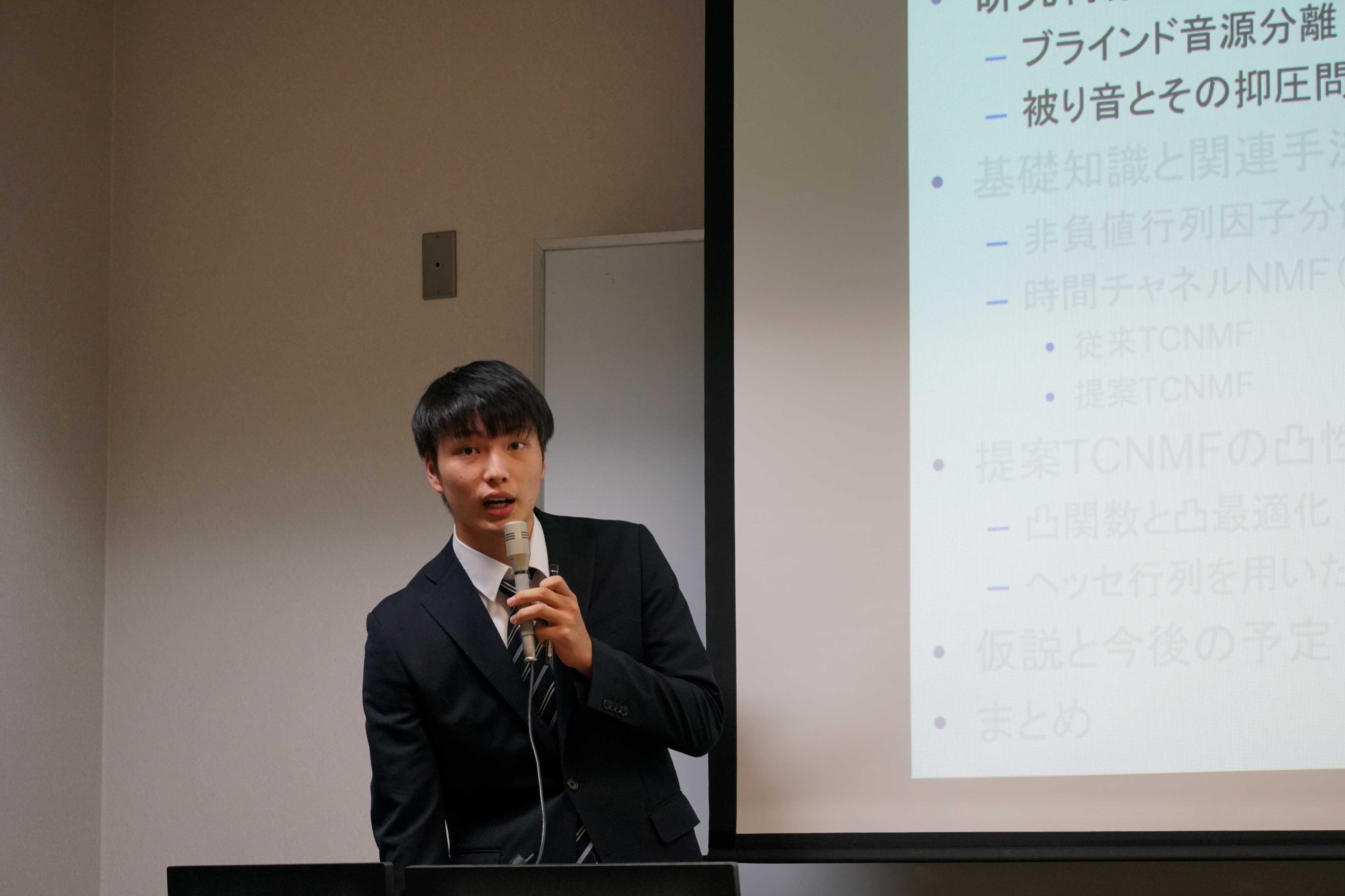 溝渕悠朔君の発表中の写真