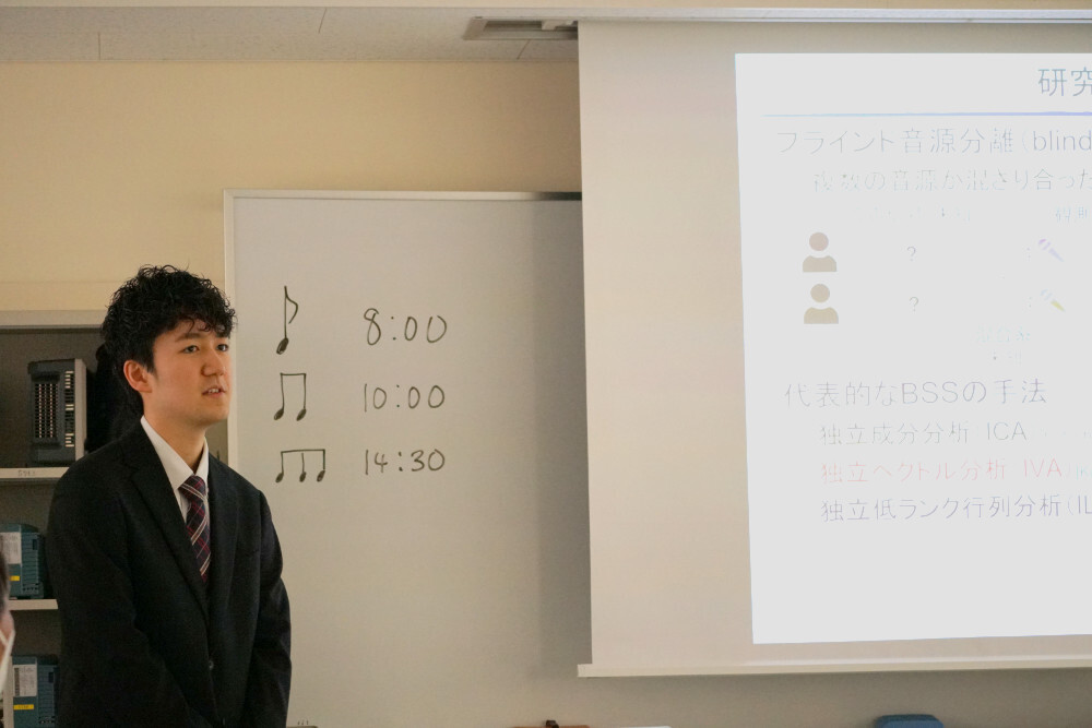 加藤大輝君の発表中の写真