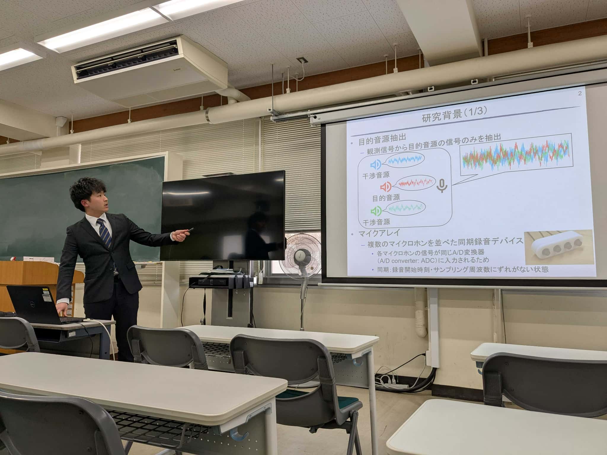 夏山翠温君の発表中の写真