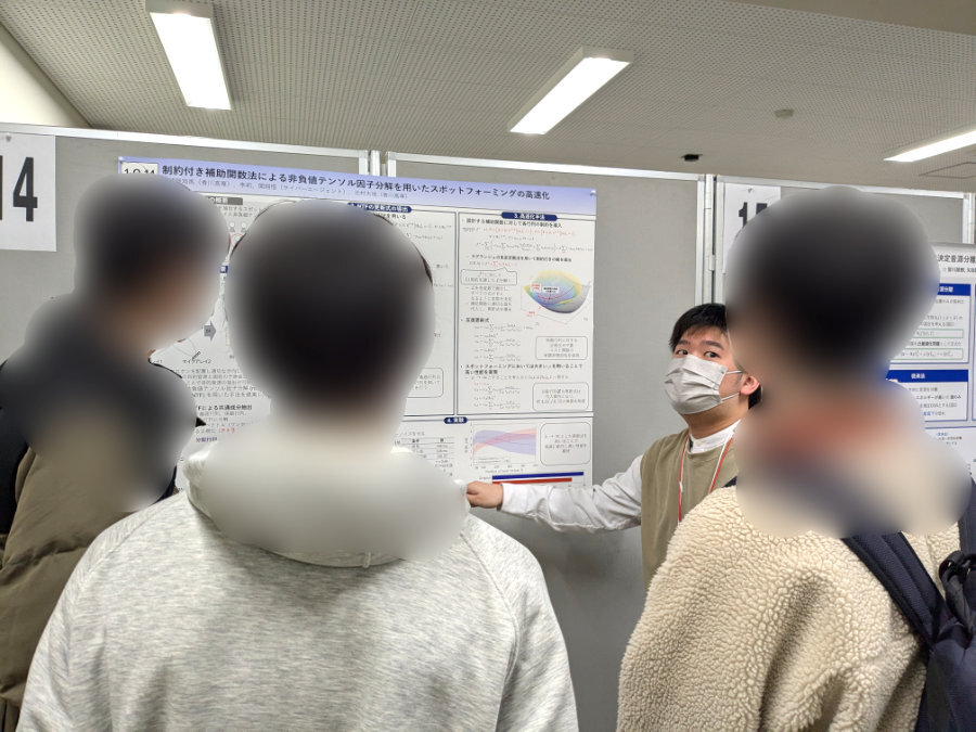 発表中の綾野翔馬君の写真
