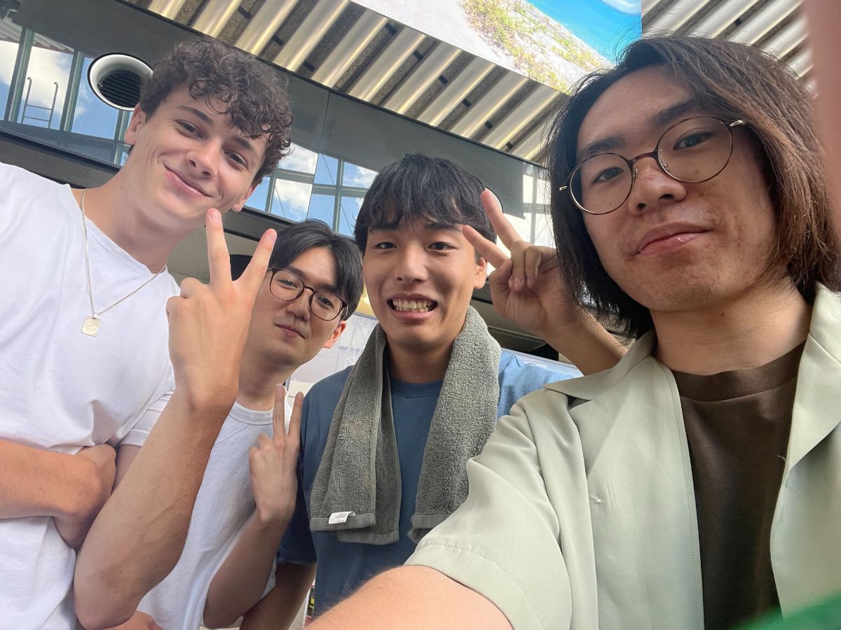 空港での最後の記念撮影