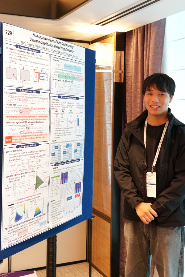 ポスター発表中の小川遼君1