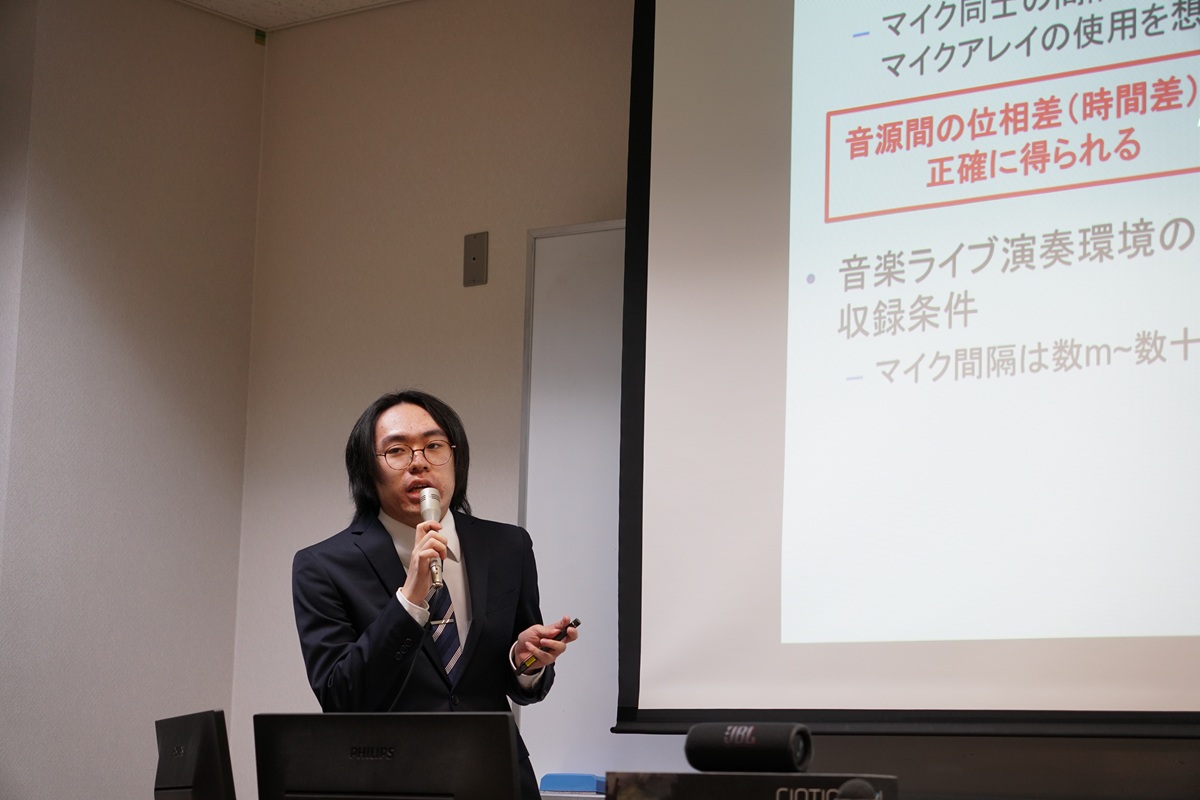 谷野宮蒼士君の発表中の写真